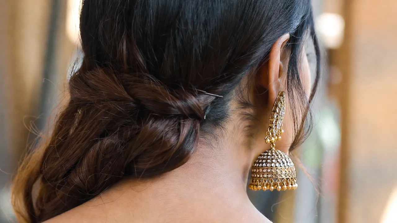 Using hair to support heavy saharay earrings without pain – Pakistani styling hack
