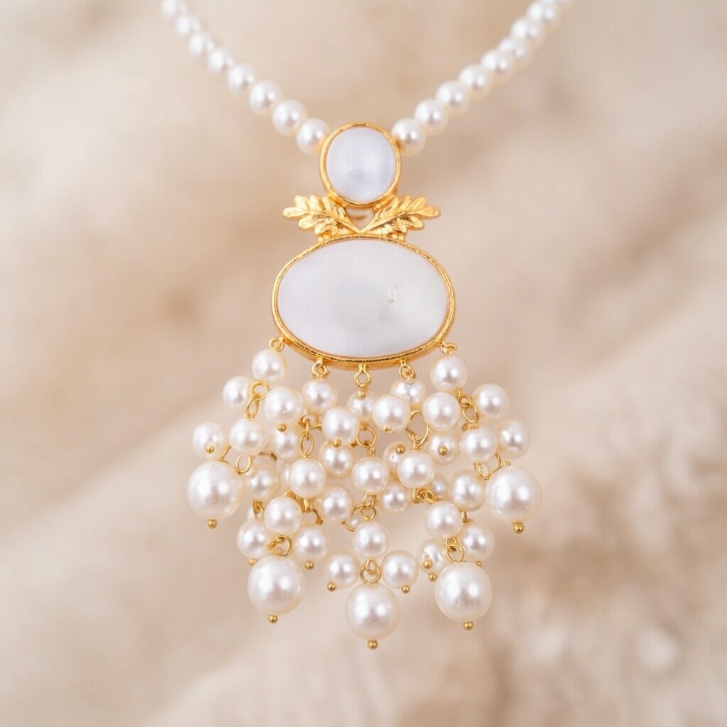 Pearl Locket Necklace Set gellery image 1