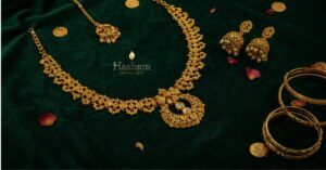 Trendy necklace and earrings set for Eid dressing