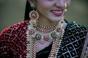 Right Artificial Jewellery for Your Outfit